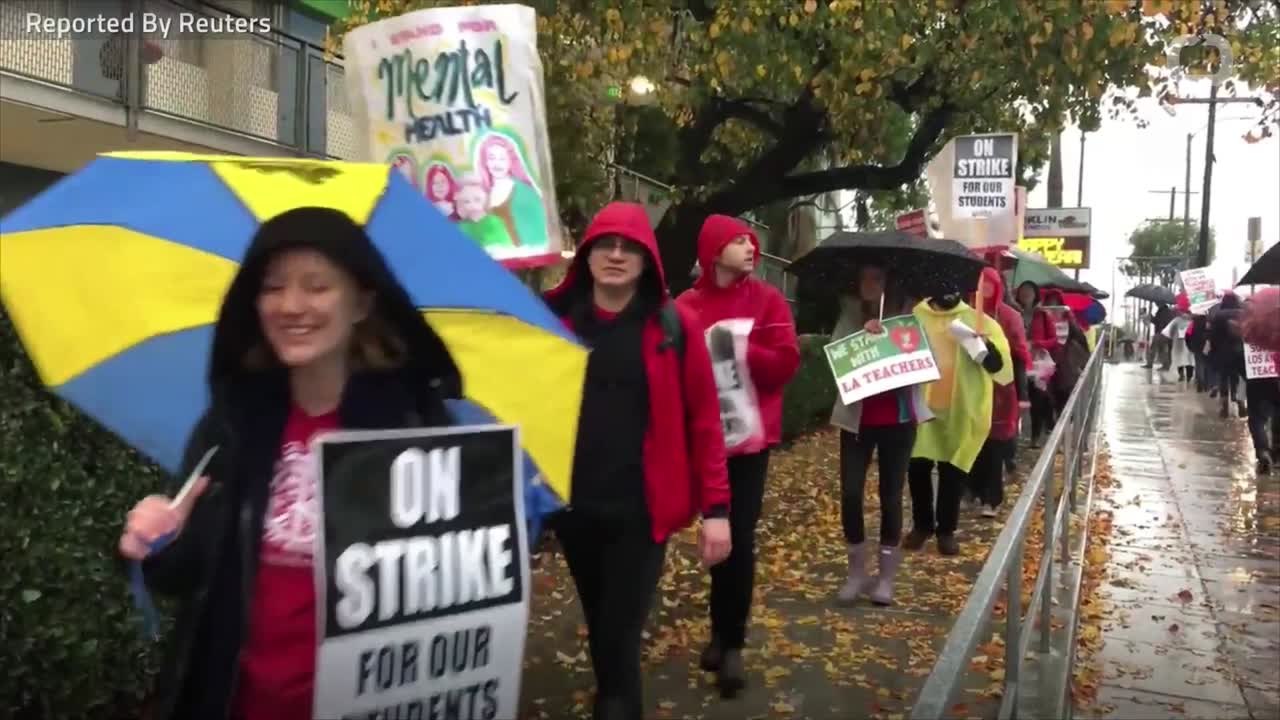 LA Teachers Strike For Second Day, Mayor Seeks Talks
