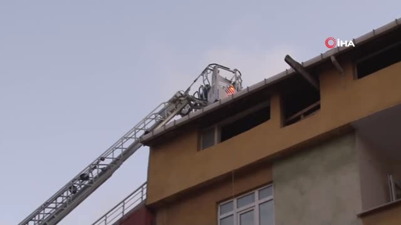 Esenyurt'ta Korkutan Çatı Yangını