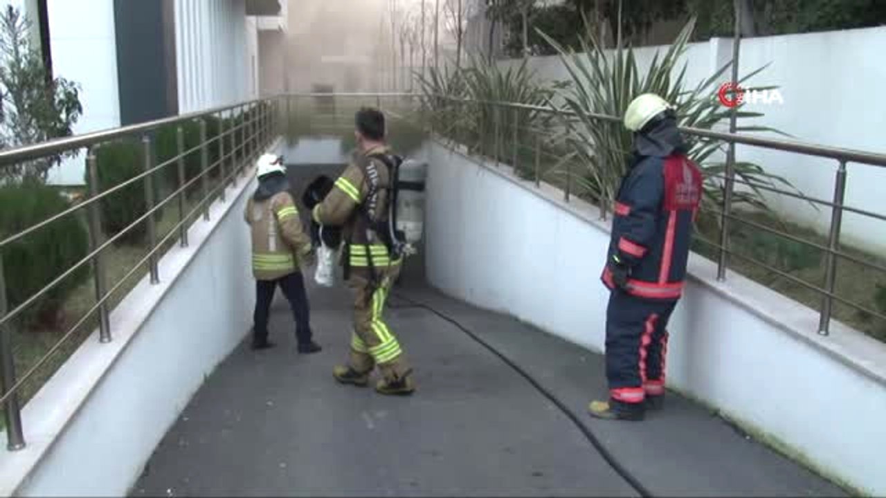 Şarkıcı Ersin Faikzade ve Köpeği Yangın Çıkan Binada Mahsur Kaldı