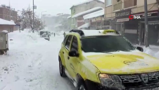 Tipi etkili oldu, Bingöl-Erzurum yolu kapatıldı