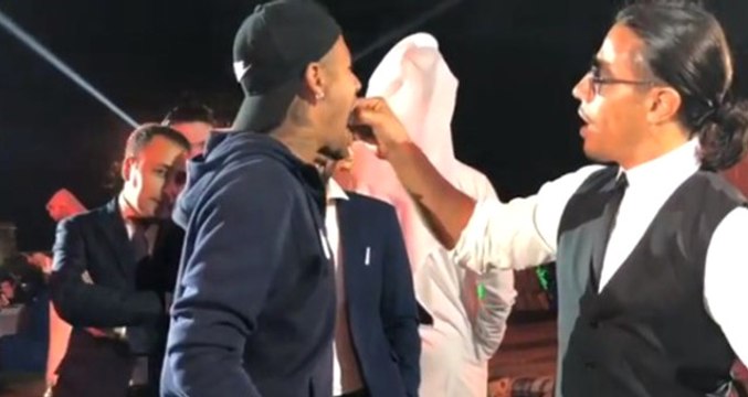 Sosyete Kasabı Nusret Gökçe, Brezilyalı Yıldız Neymar'a Kendi Elleriyle Et Yedirdi