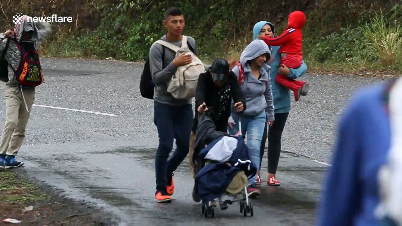 More Honduran families hitch-hike their way through Guatemala in hope of reaching US border