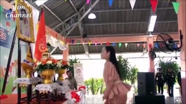 มาแล้ว! หม่อมนุ้ย สุทิดา วชิราลงกรณ์ ตามเสด็จ ร.10 แบบใกล้ชิดล่าสุด!!! นางเล็กๆ ตามเสด็จด้วย ...