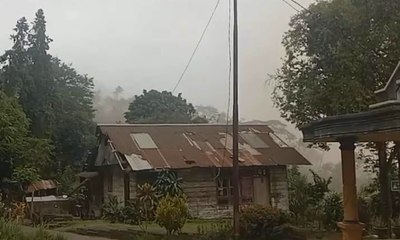 Abu Gunung Karangetang Tutup Permukiman Warga