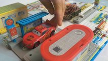 Tomica Handy 3D Map w Train and Bus Station Tomy w Lightning McQueen - Unboxing Demo Review