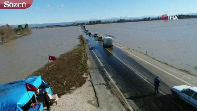 Karayolunu su bastı, sürücüler zor anlar yaşadı
