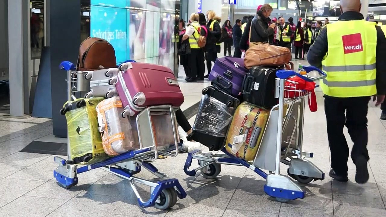 Warnstreiks an Flugäfen schränken Flugverkehr stark ein