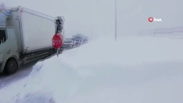 Erciyes'te Mahsur Kalan Vatandaşların İmdadına Jandarma Yetişti