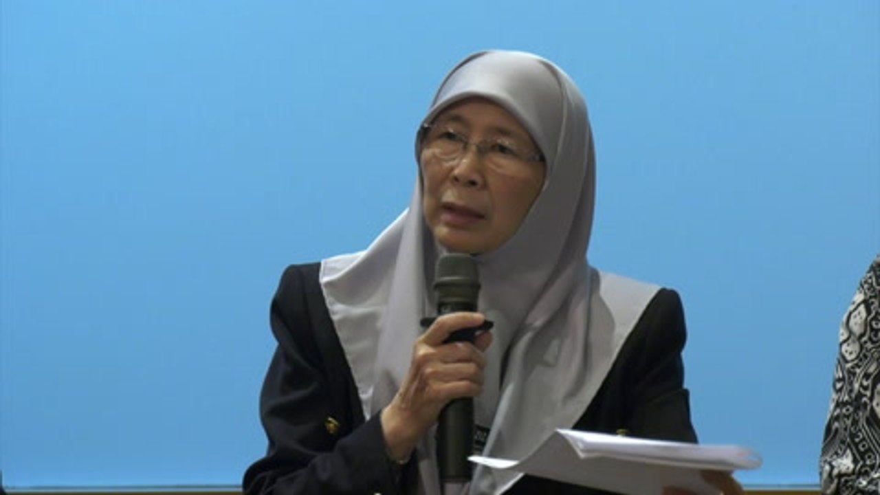 Curfew for those aged under 18? Government considers suggestion