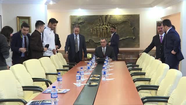 Taha Akgül'den Örnek Davranış