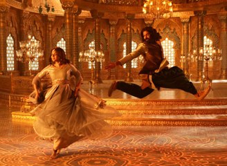 പ്രണവിന്റെയും കല്യാണിയുടെയും ആ മനോഹര നൃത്തരംഗം | filmibeat Malayalam