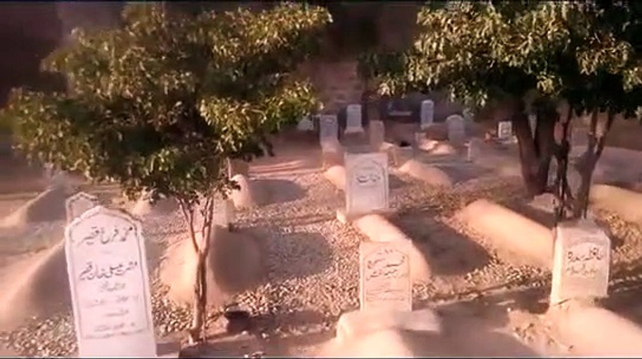 Junaid jamshed ki qabar par kia ho raha hai
