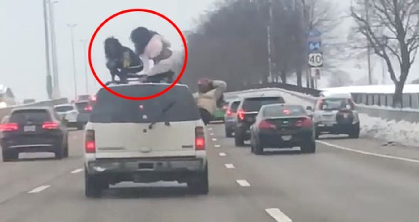 Çılgın Kadınlar, Seyir Halindeki Aracın Üzerinde Kalça Dansı Yaptı