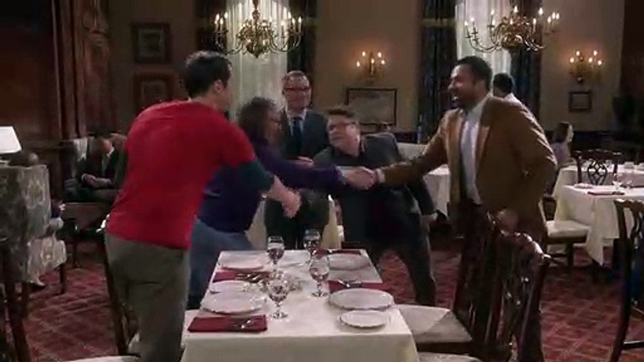 Sean Astin et Kal Penn arrivent dans Big Bang Theory - dans cet extrait de la saison 12 (VO)