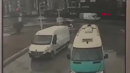 İzmir Akaryakıt İstasyonu Görevlisi, Olası Bir Kazayı Önledi