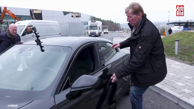 VÍDEO: Walter Röhl prueba el Porsche Taycan y... ¡le encanta!