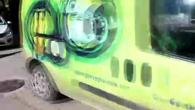 Şiddetli rüzgar - Ağacın otomobilin üstüne devrilme anı - ADANA