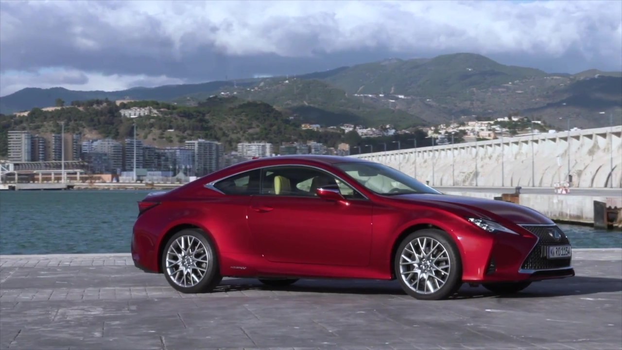 Der neue Lexus RC 300h LUXURY Design