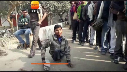 यूरिया के लिए बदायूं में मारामारी, चूल्हा-चौका छोड़कर महिलाएं लाइन में