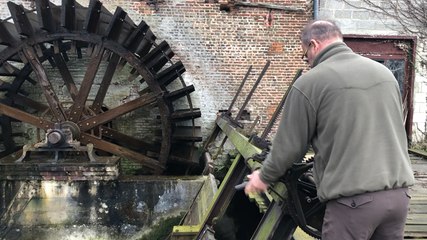 Comment un moulin à eau génère-t-il de l’électricité ?