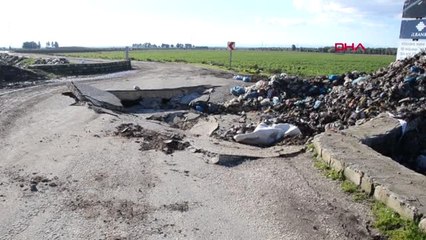 Hatay Kırıkhan'da Aşırı Yağışlar Nedeniyle Köprü Çöktü, Kamyon Devrildi