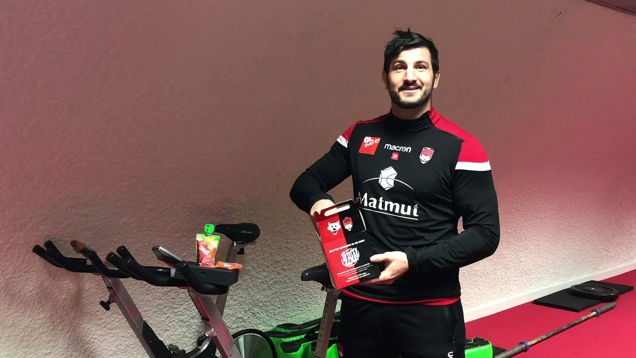 LOU/R92. Loann Goujon prépare la Box des P'tits LOU