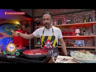 Cocina de Solteros: fideos fritos con pollo | Sale el Sol