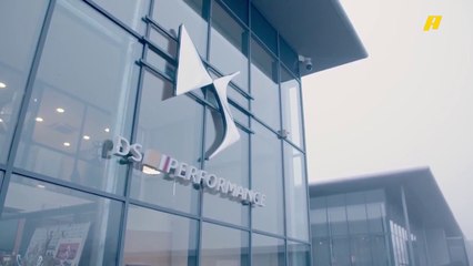 جولة مع جون إيريك فيل في مقر شركة DS يشرح فيها استعدادها لسباقات فورمولا E