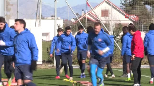 Bülent Korkmaz: Altyapıdan Oyuncular Çıkarmaya Başladık, Devamı Gelecek