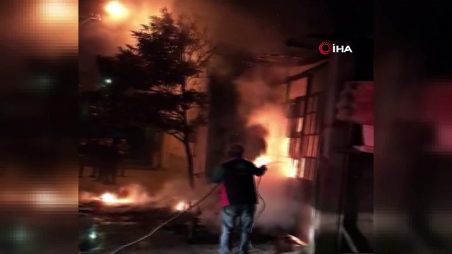 Lastik ve plastik kasa deposunda çıkan yangın korkuttu