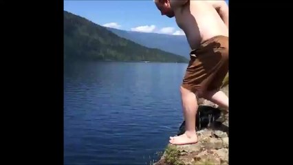 Il se prend le plat de sa vie... et crée un arc-en-ciel