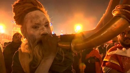 Dünyanın en büyük dini festivali "Kumbh Mela" devam ediyor