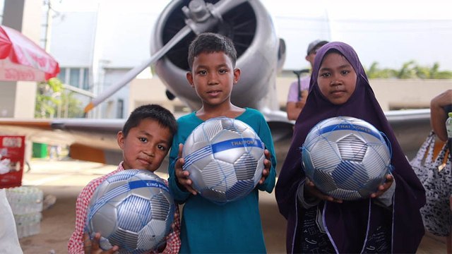 คิง เพาเวอร์ ปลุกกระแสด้านกีฬา แจกลูกบอลแสนลูก ฉลองวันเด็กแห่งชาติปี 2562