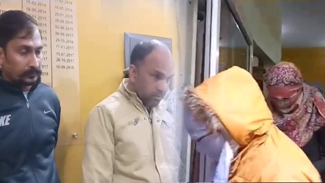 मुरादाबाद: स्पा सेंटर में देह व्यापार, छह महिलाओं समेत 8 को पकड़ा