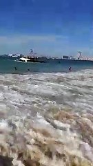 Un bateau échoué sur les plages à Dubaï