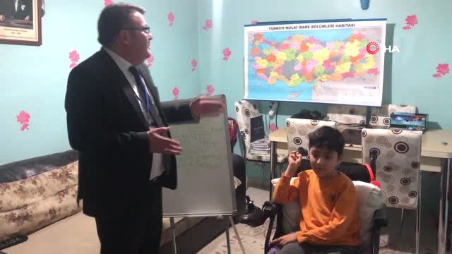 Kas Hastası Furkan'ın Odası Sınıfa Çevrildi, Karnesini Evinde Aldı