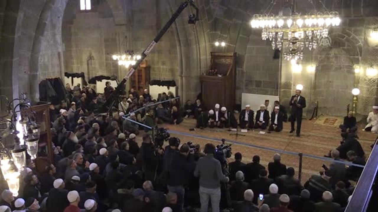 Erzurum'da 500 Yıllık Gelenek Olan "1001 Hatim"İn Duası Edildi