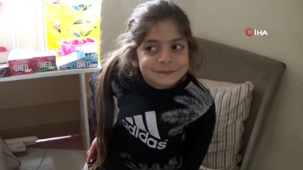 Görenler kız sanıyor ama o bir erkek...8 yıldır saçlarına makas değmedi