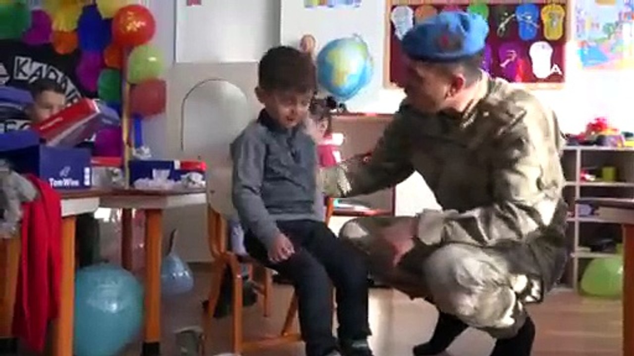 Mehmetçikten Öğrencilere Anlamlı Karne Hediyesi