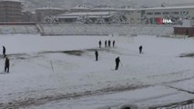 Stadyumlarda Kar Temizleme Mesaisi