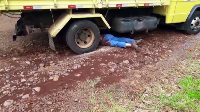 Motociclista morre em colisão com caminhão na PR-180