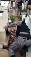 Un homme coincé vivant dans une tombe est sauvé par la police au Brésil