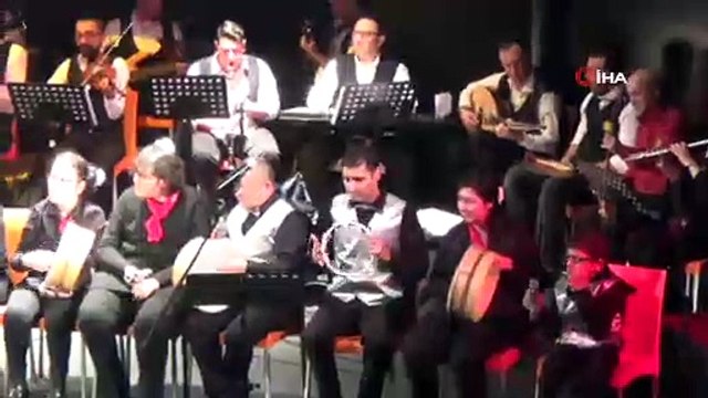 Down sendromlu çocuklardan sahne performansı