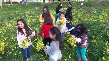 Antalya'da çocuklar bahar ve karne sevincini birlikte yaşadı
