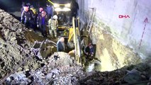 İstanbul-Arnavutköy'de İnşaat Kazısında Göçük; 1 İşçi Mahsur Kaldı