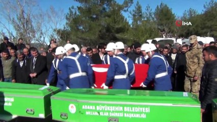 Kaza kurbanı uzman çavuş ve ailesi son yolculuğuna uğurlandı