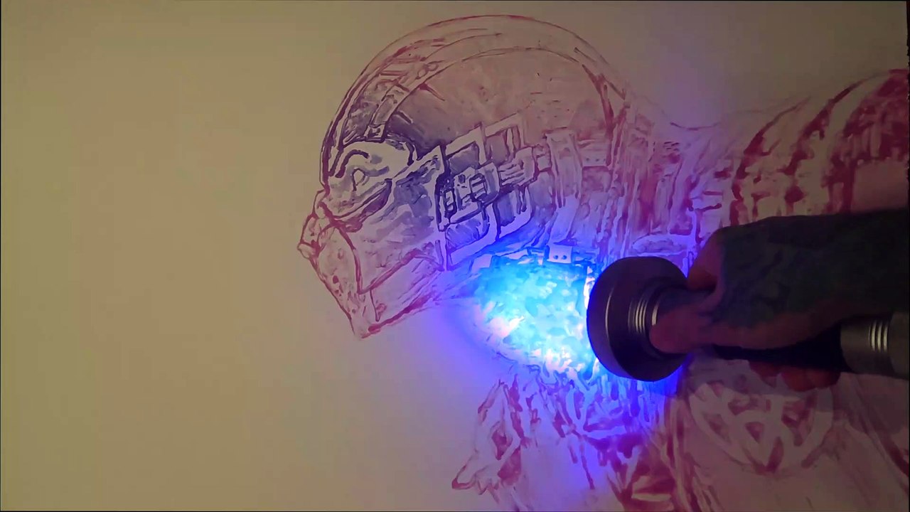 Amazing Art Changes Color Under UV Light