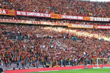 UltrAslan'dan Galatasaray Yönetimine "Transferler Nerede ?" Tepkisi