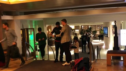 El Sevilla Llega a Su Hotel de Concentración en Madrid