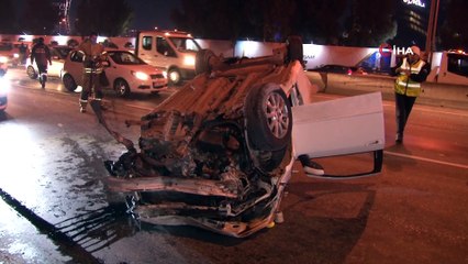 Bariyerlere çarpan otomobil takla attı: 2 yaralı